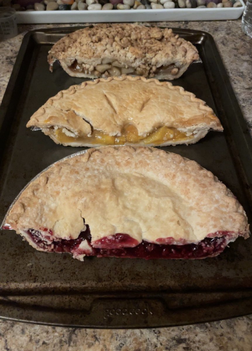 dawniebakes's tweet photo. We know how to do it up on Pi-Day and donβt mess around. We have some delicious 1/2 pies π₯§ and some Blaze Pizza π Pies ($3.14) all day!! Yum π€€π!!! Iβd say 3/14 has been a great day β€οΈππΌπ #CelebratingPi #314allday https://t.co/65LMRojVdr