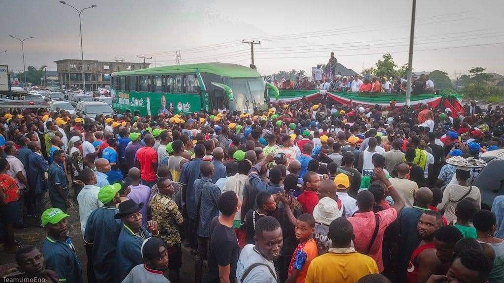 EdetEdetFriday2's tweet photo. Call it Triumphant Entry
Call it Akwa Ibom Peace Walk
Call it Victory Match
Call it Umo Eno Street Waka

IT IS VICTORY FOR PDP

#RoadTourwithUmoEno
#AkwaIbomisPDP
#UmoEnoisHere https://t.co/f35aCHfJGe