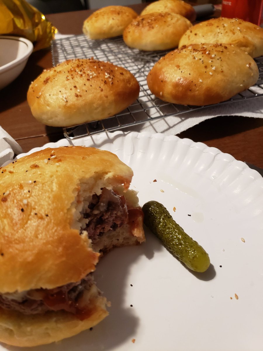 BewfnB's tweet photo. Come visit. We has homemade burgers with fresh baked buns. https://t.co/wwuKjaHKuK
