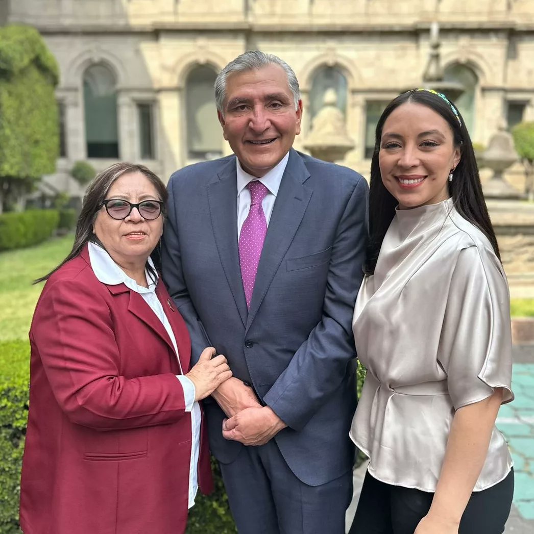 gloria_miramon's tweet photo. 🇲🇽 Amigos, tuve el honor de estar presente con mis compañeros Diputados de la XXIV Legislatura, con @adan_augusto, Secretario de Gobernación, con el objetivo de beneficiar a nuestro estado bajacaliforniano con programas que el Gobierno de México ofrece 🇲🇽
#EstamosParaServir https://t.co/vdhW3rsCHD