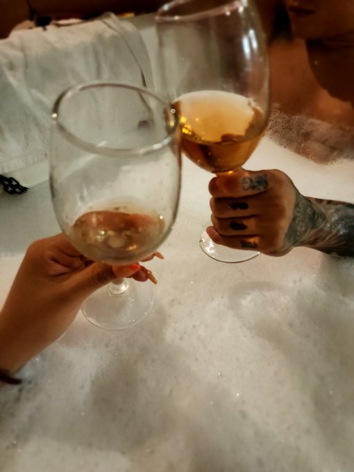 Brindemos 😏😈   &iquest;qui&eacute;n se quiere apuntar?...   Ailin &amp; Le&oacute;n 🤟❤️  contenido diario 🤤. https://t.co/9nd<a href="/tag/single"class="tags"><span>#single</span></a><a href="/tag/cuernavaca"class="tags"><span>#cuernavaca</span></a><a href="/tag/sw"class="tags"><span>#sw</span></a><a href="/tag/ubersex"class="tags"><span>#ubersex</span></a><a href="/tag/dotado"class="tags"><span>#dotado</span></a><a href="/tag/19cm"class="tags"><span>#19cm</span></a>