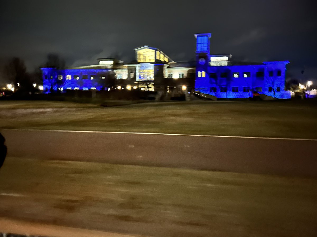 I was driving to work this morning and saw some blue lights on the Mason Municipal Center! I had to do a quick detour to get a picture! 
Thank you City of Mason, Ohio - Government for Shining A Light on SUDC this month! 
💙💛

#forjj #forskylar #sudc #sudcawareness #imaginemason