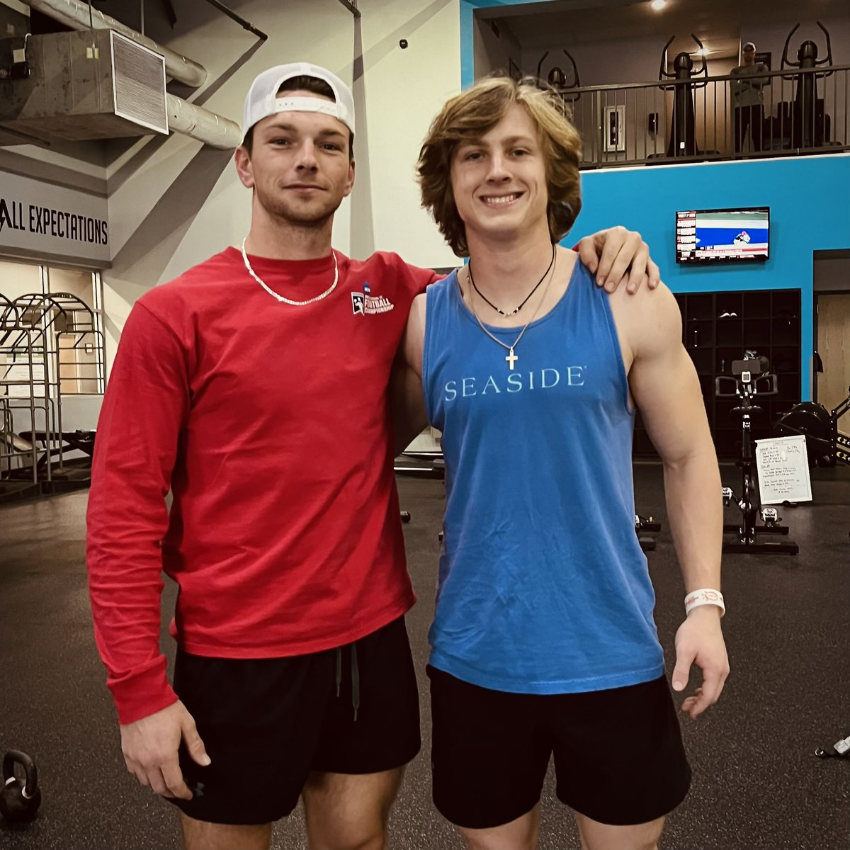 Getting my Spring Break work in thanks to @APECDFW and @leddyfrench! Huge props to the #wolfpack for helping me stay on track. #ReignCane #TulsaFootball #NeverSettle #Nextman #NoDaysOff 💪🏋️‍♀️🔥🌀