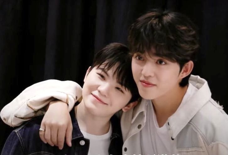 choidaddu's tweet photo. The longest friendship in Seventeen and the og parentals that got married in October 2013 ㅋㅋ

Happy 14 years of friendship jicheol!  🍒🍑 https://t.co/gGXmn800Ya