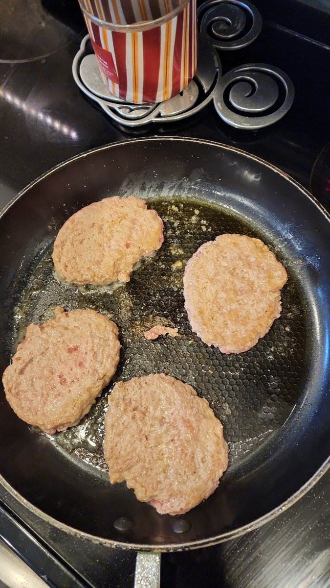 FitDadGameDad's tweet photo. Tonight it's Turkey Burgers, roasted carrots and yellow rice for dinner. What are you eating? -JS https://t.co/EYaV7mtfBy