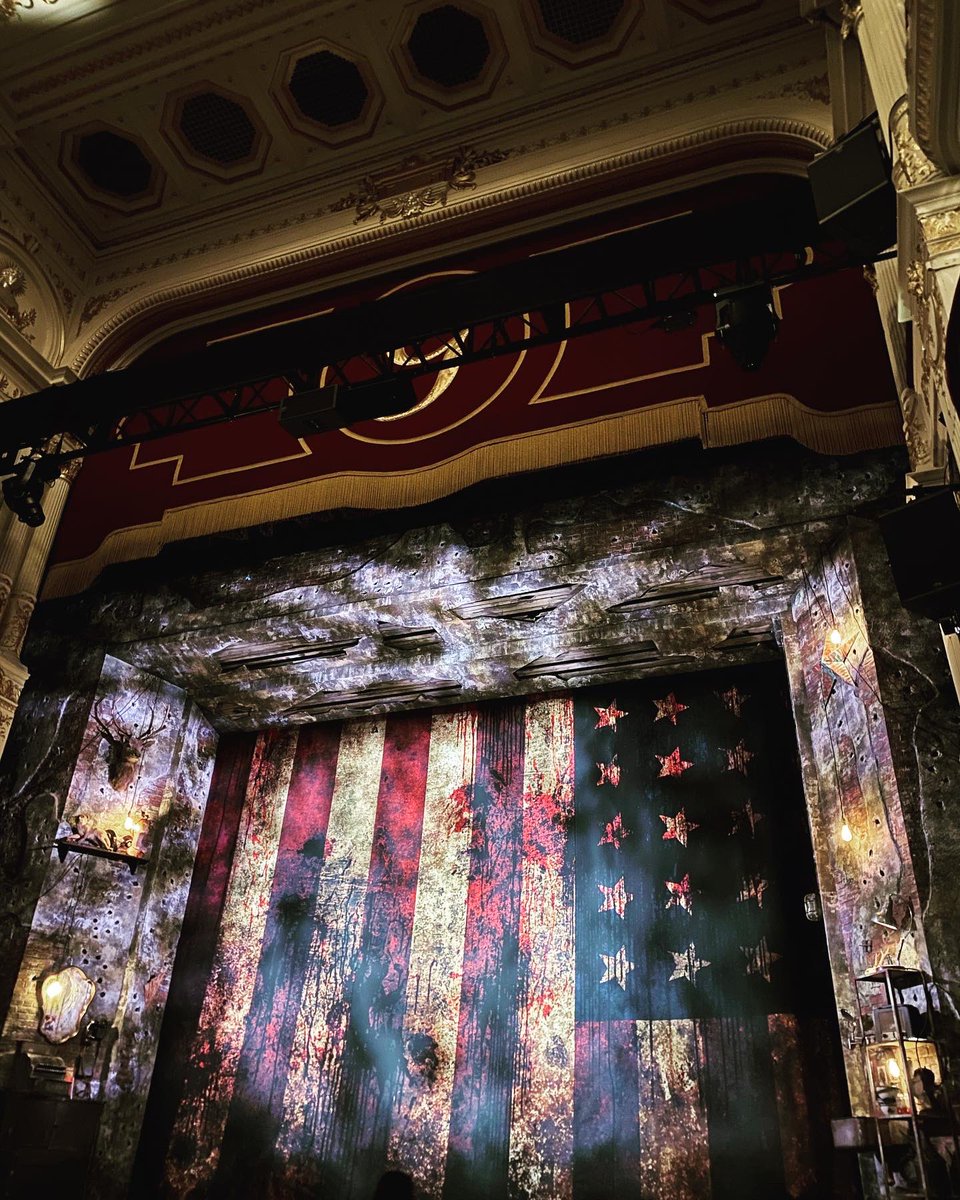 SarahPearson93's tweet photo. 🖤🎭👯♀️ fabulous date night with my Jules, absolutely loved #BonnieandClydeLondon 👯♀️🎭🖤 #notabadtuesday https://t.co/r9j8mt4jx8