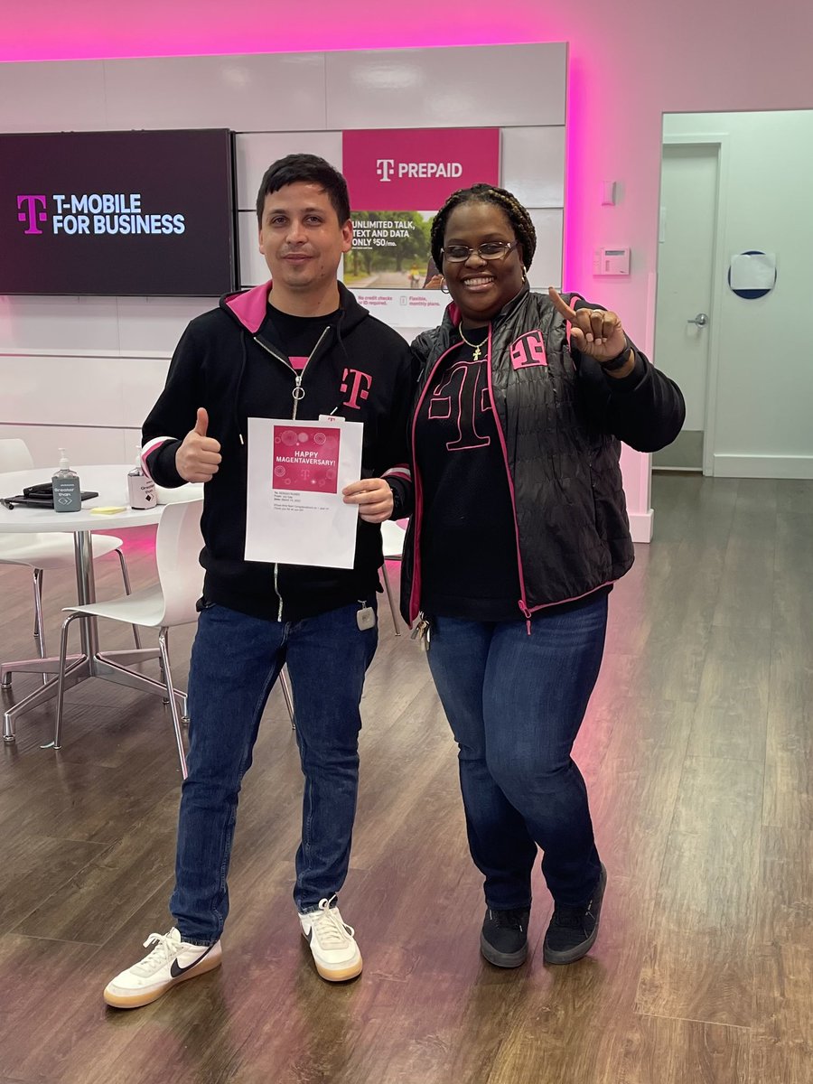 Help me wish Oxon Hill’s Very Own NUNEZ, SERGIO a very happy 1 year Magentaversary! 💕@Jose_MejiaVA2PA 

Thank you for all you do Serg! I appreciate you my guy and congrats on rocking with Team Magenta for 1 year ! Here’s to many more!! jordan #GREATNESS #HustlersOnTheHill 👑
