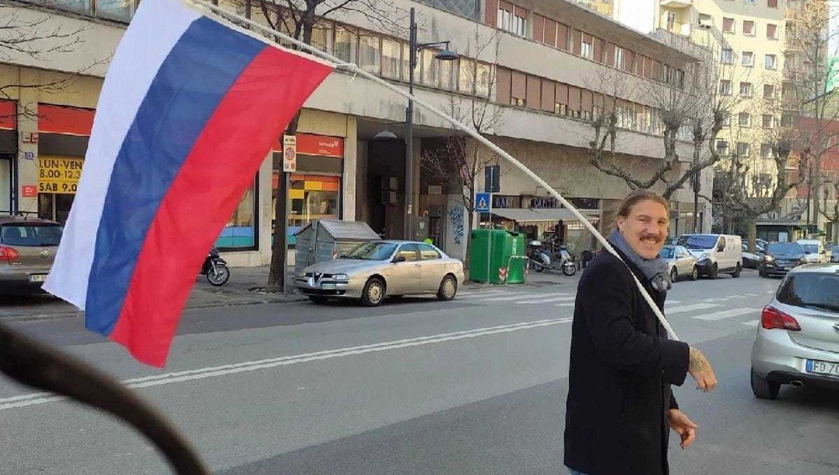 ultimora_pol's tweet photo. L'ex consigliere comunale no-vax e di estrema destra di Trieste #Tuiach, famoso anche per il suo intervento contro chi definiva Gesù ebreo, è stato condannato a due anni per aver picchiato un 70enne che lo aveva criticato per una bandiera russa.
@ultimora_pol https://t.co/MJvTCYD2a6