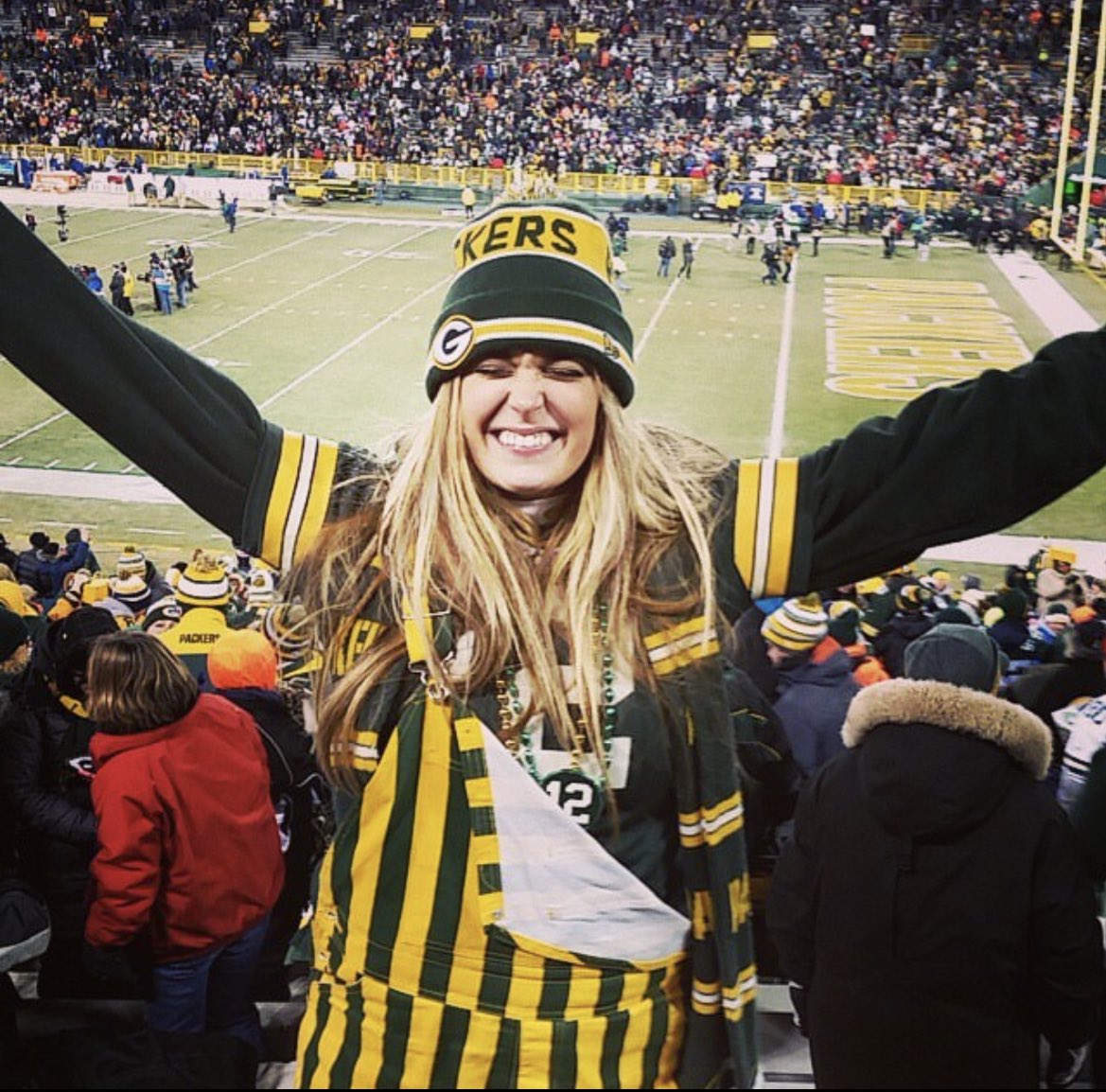 LoFromWisco's tweet photo. I know it’s just a sport. 
I know it’s sin to like him on Twitter. 
I know I disagree with a lot of his viewpoints, but I know I enjoyed watching him on the field.  

Even the bad times. 
 
If Favre made me start watching football, Aaron Rodgers made me fall in love with it. https://t.co/UaBa1u5kMi