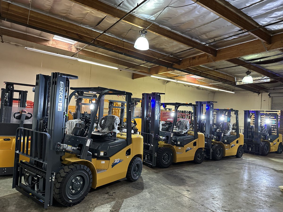 Harriso19517932's tweet photo. The #EK25LP/#EK30LP forklifts in stock now! 5000-6000lbs Cap,189-212’’ lift. KUBOTA WG2503 LP Engine, Triple Mast, Free-lift, Side-Shift, Blue Light. 

contact us for more info!
https://t.co/lcCfujOJHf
Info@ekkolifts.com
(877)232-6517
#ekkolifts #forklifts https://t.co/Yrxzz9MdlQ