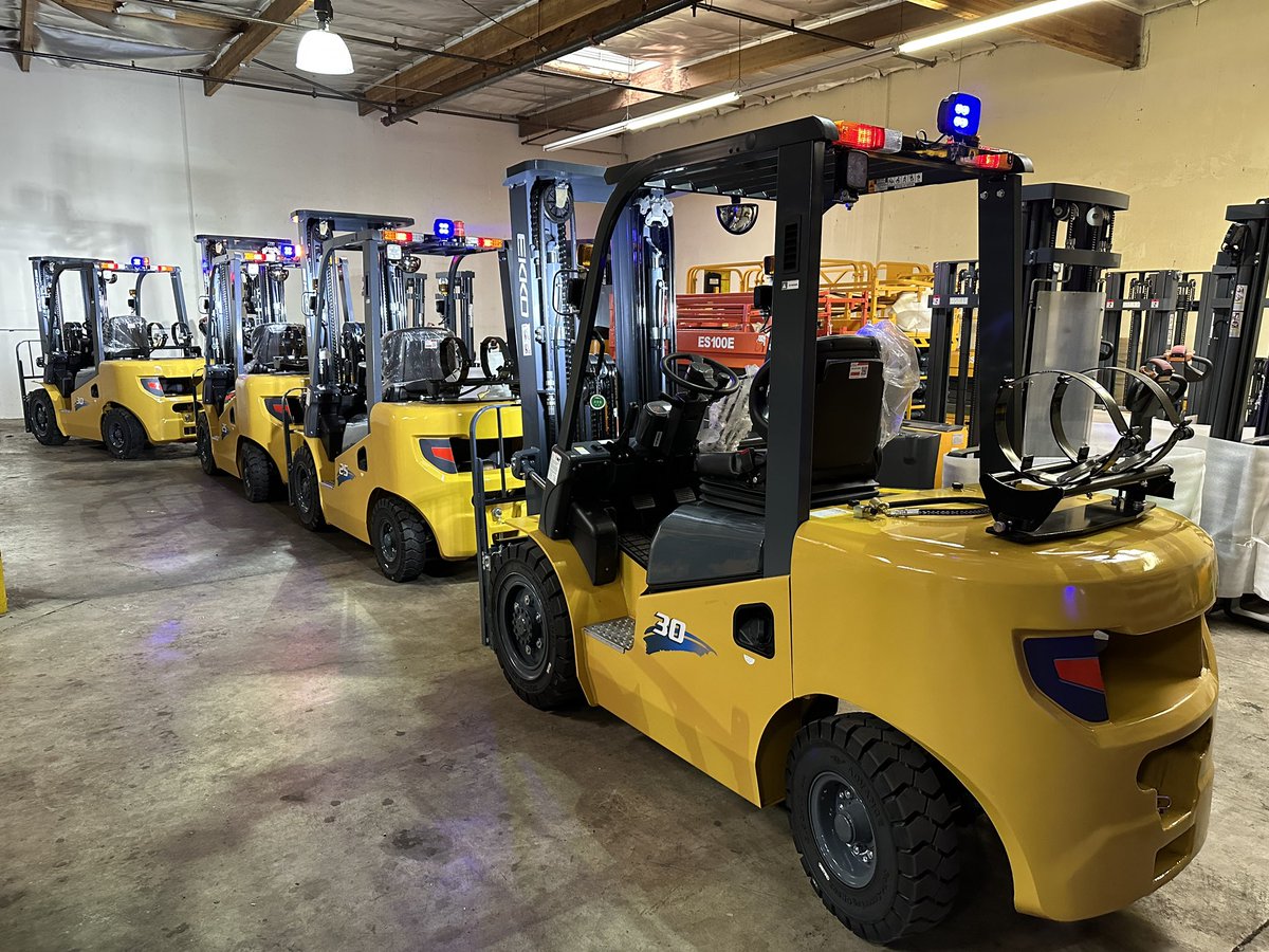 Harriso19517932's tweet photo. The #EK25LP/#EK30LP forklifts in stock now! 5000-6000lbs Cap,189-212’’ lift. KUBOTA WG2503 LP Engine, Triple Mast, Free-lift, Side-Shift, Blue Light. 

contact us for more info!
https://t.co/lcCfujOJHf
Info@ekkolifts.com
(877)232-6517
#ekkolifts #forklifts https://t.co/Yrxzz9MdlQ