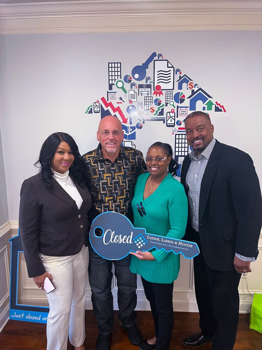 Congratulations to this lovely couple. It was a long road finding what they wanted, but they finally closed on a home they love.

Shout out to Mark Martin. I always enjoy working with you. 

#apexmortgagegroup #timekillsdeals