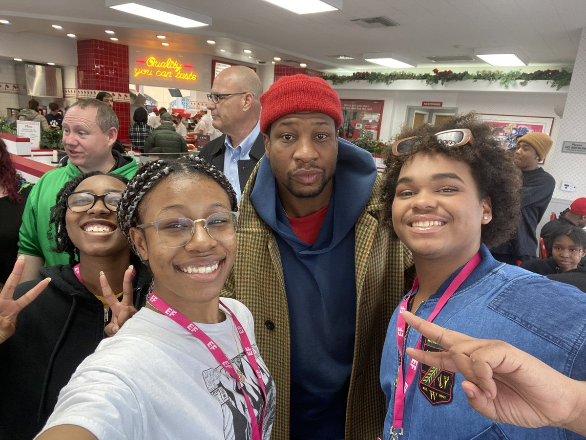 CHHS_Theatre's tweet photo. CHHS Red Army Thespians &amp; @CHHS_Graphics kicked off their LA Spring Break Trip by having lunch with Johnathan Majors! 
@Deemchamp @cedarhillisd @Cedar_Hill_HS https://t.co/vLJp8ZKMnz
