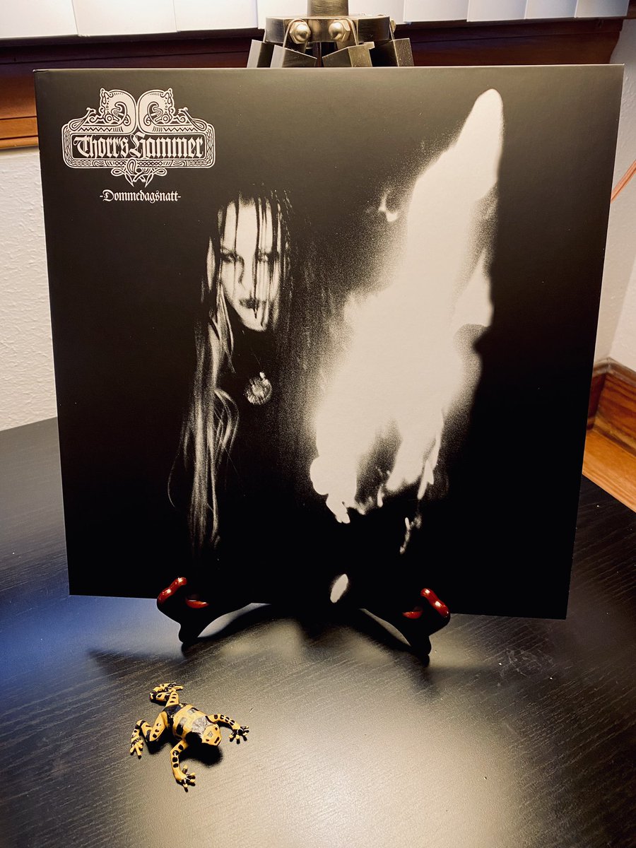 Thorr’s Hammer - Dommedagsnatt (1998) 🇺🇸🇳🇴 
#metal #deathdoom #doom #doommetal #ThorrsHammer #vinyl #nowplaying 

thorrshammersl.bandcamp.com/album/dommedag…