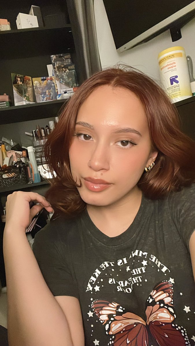 pixelnavii's tweet image. how you doin’, red 💋