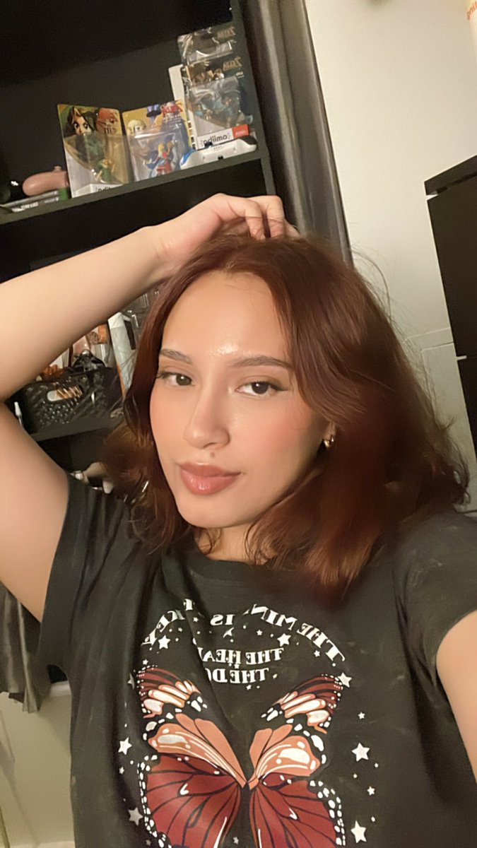 pixelnavii's tweet image. how you doin’, red 💋