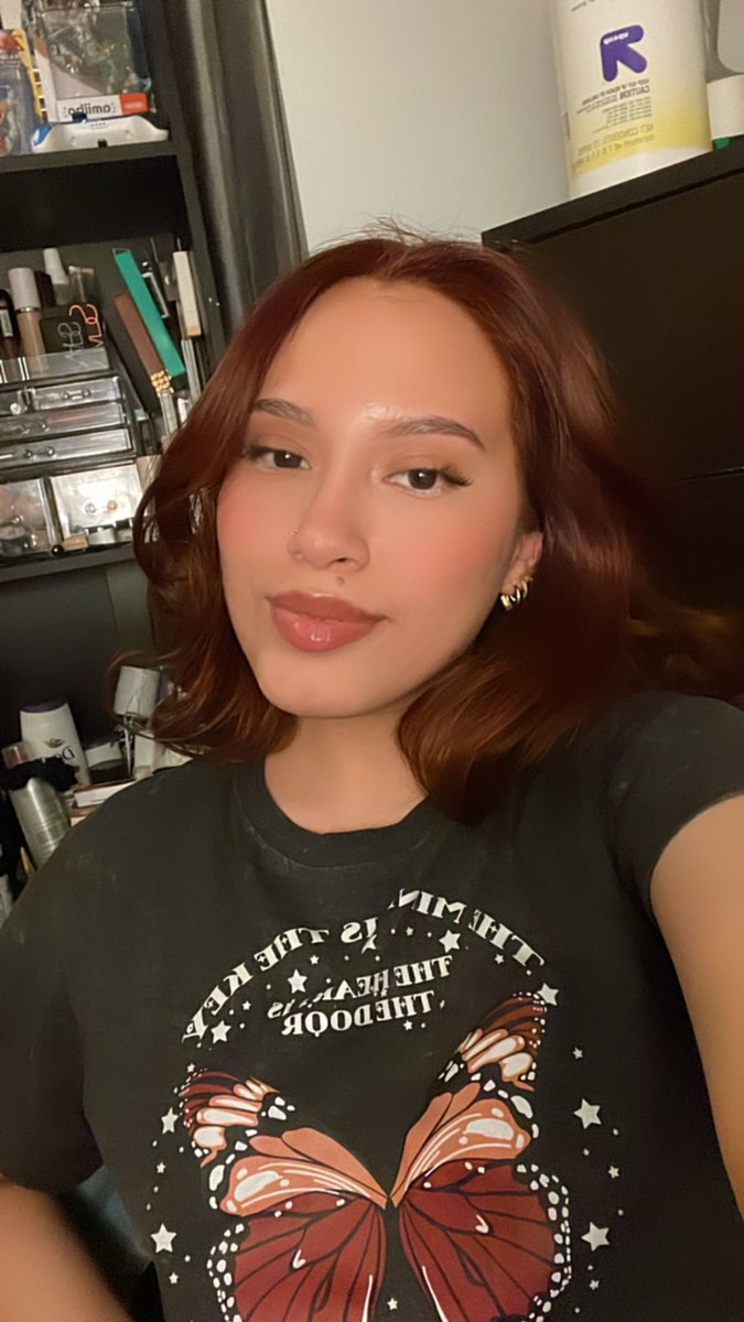 pixelnavii's tweet image. how you doin’, red 💋