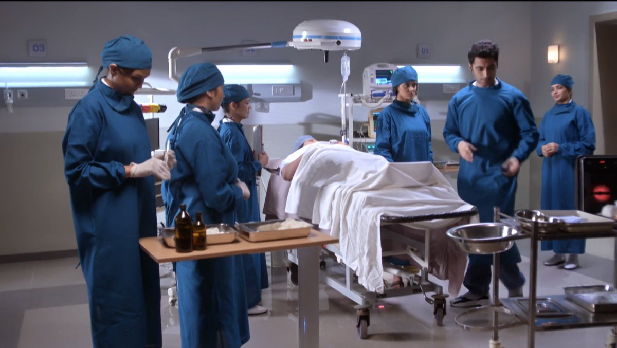 CantStopTruth2's tweet photo. Though I have a LOT to say about how this shot was shot, I’ll keep quiet as insulting medical protocol is a HABIT for this show & no improvement has been seen in 780+ episodes!
#ClashOfEgos
#OffToABadStart
#GhumHaiKisikeyPyaarMeiin @StarPlus @dirrishi @rajeshramsingh https://t.co/ANSxwyLRtj