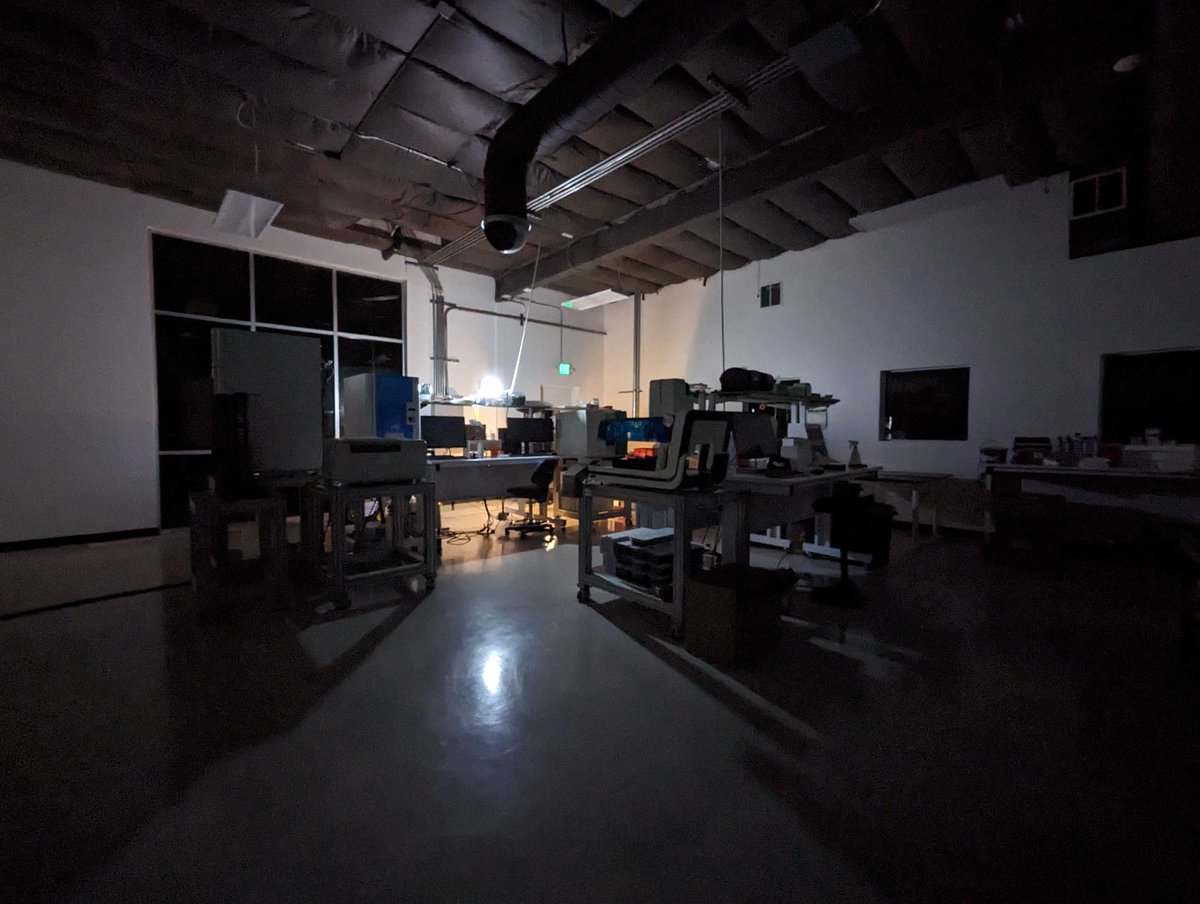 transonn's tweet photo. 7 hours into the outage: refilled generator, put it under a makeshift tarp because wind + rain is picking up, office is running on Li-ion battery packs. And we finished our high-throughput screens!! 16M single-cell data points generated, during an outage. https://t.co/4UXrlZnXaj