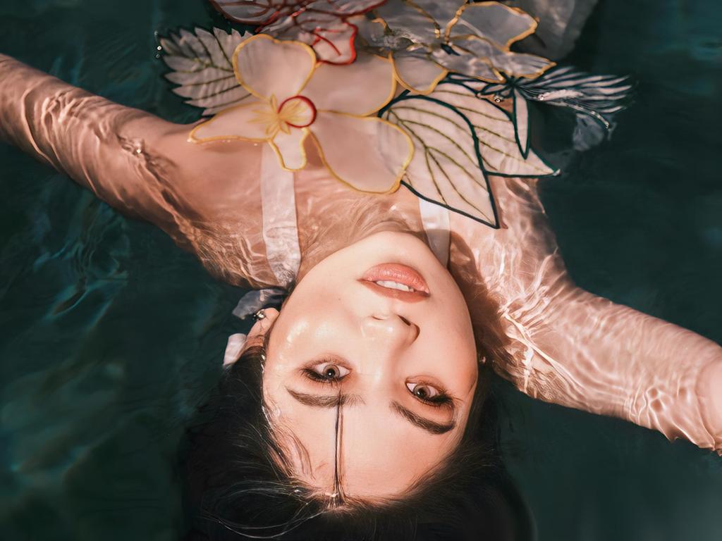 esespii's tweet photo. a goddess indeed.

Read here: https://t.co/nsAJ7ku7lR…
Order your copy at https://t.co/NPD2Oe5wxn

SHARLENExNYLON MARCH COVER https://t.co/VQ0MfPID3h