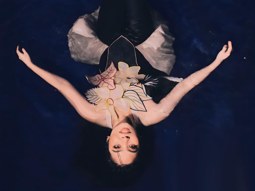 esespii's tweet photo. a goddess indeed.

Read here: https://t.co/nsAJ7ku7lR…
Order your copy at https://t.co/NPD2Oe5wxn

SHARLENExNYLON MARCH COVER https://t.co/VQ0MfPID3h