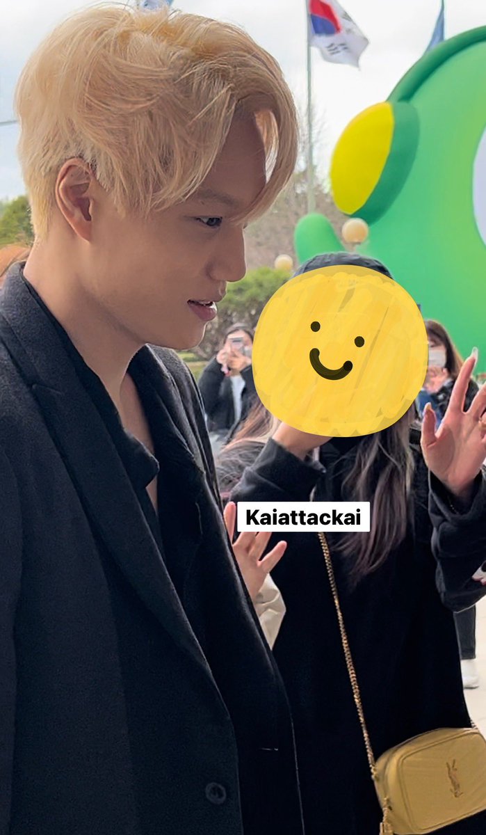 kaiattackai's tweet photo. 종인이 오늘 진짜 너무 예뻐ㅠㅠㅠㅠㅠㅠ자연광 최고야… 가요광장 출근길 https://t.co/Zf1EPalqAp