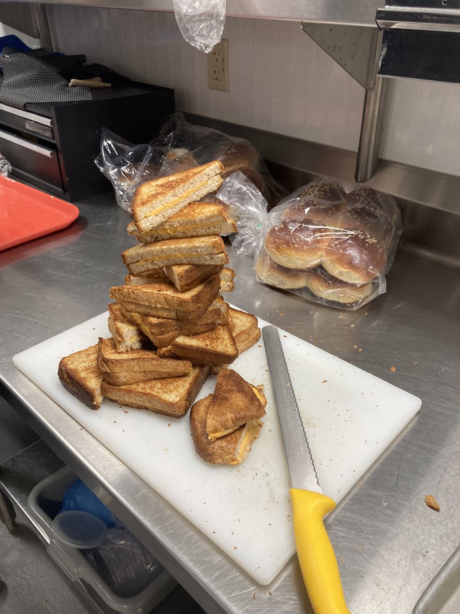 Sammer4416's tweet photo. grilled cheese tower 🦅🦅🦅🦅 what’s a kilometre 🦅🦅🦅🦅 https://t.co/l24lcqKFkP
