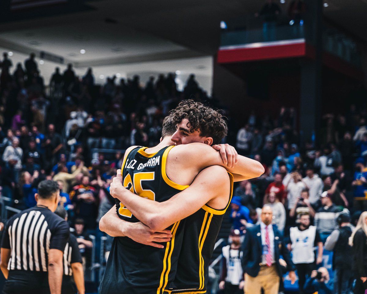 Pitt_MBB's tweet photo. March. https://t.co/7oH4w7MO9H