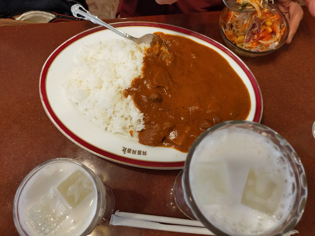 母の月一検査が早く終わったので、
福岡市中心部天神の老舗インド料理店ナーナックでランチ。

#RRR のアカデミー賞歌曲賞受賞記念ってことで。

ビリヤニ風マトンライス食べたんだけど、ビリヤニって言わないとこが偉いよね。 https://t.co/jhX7A5vIpa