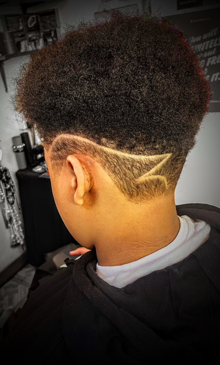 mickire's tweet photo. Cuts from the soul at Leroy’s Barbershop., https://t.co/KNw9u0bBnD