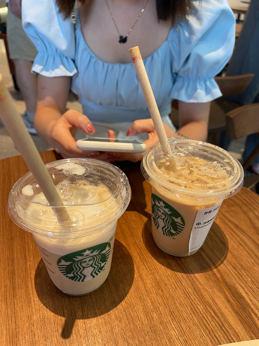 仕事が終わったら、親友と一緒にミルクティーを飲みますね。😝