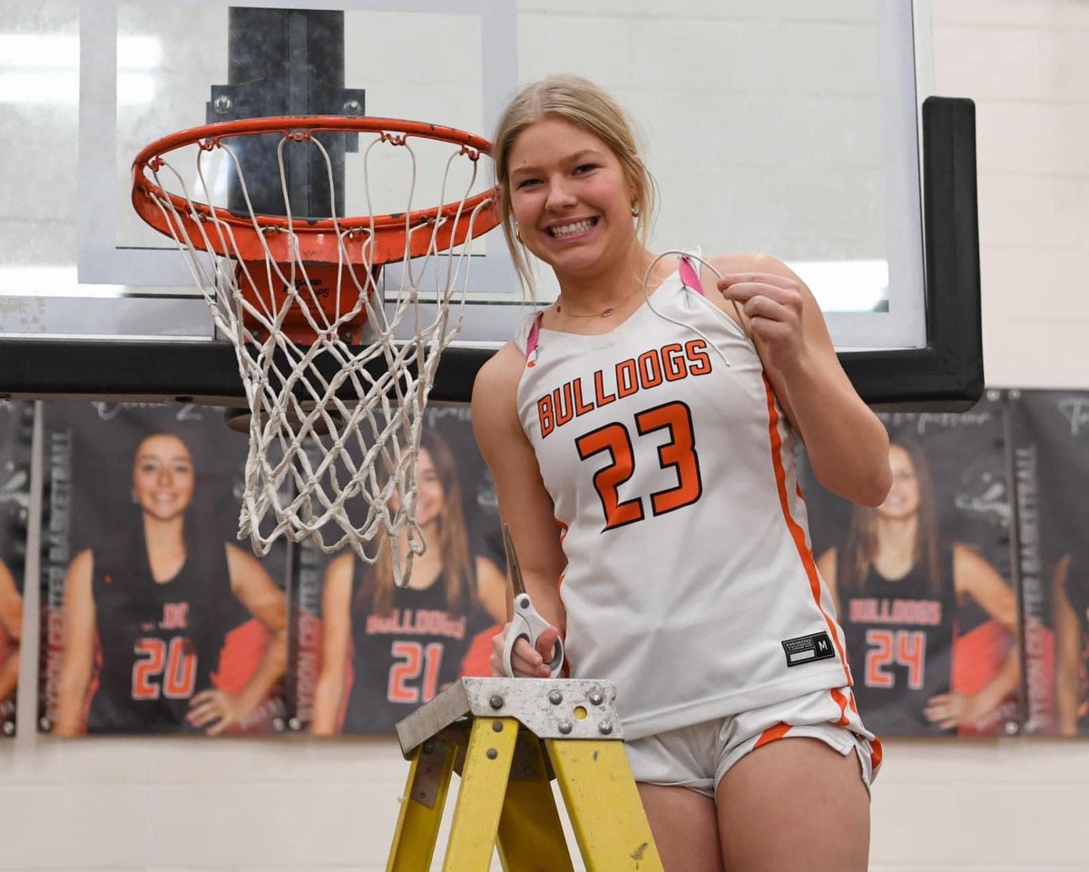 secorsig's tweet image. What a career for BC @M_B_A_Bball @WSUWarriorsWBB guard @MFerguson2023! She’s one of the best 2-way players in the state. 

Averaged 20a game and won her 4th league/2nd district. She had a 73-12 record.

Scored her 1,000 point, made 65 3’s, and shot 80% at the line #MakeShots30
