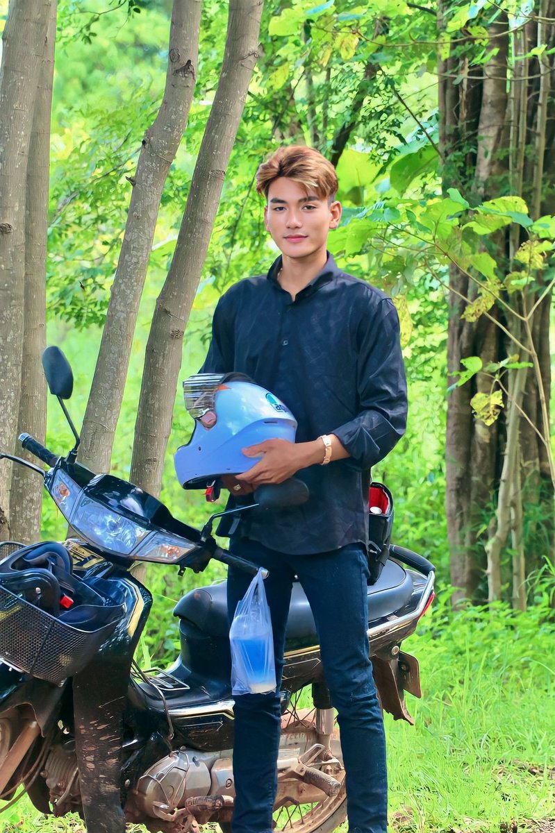 NaiAn741196's tweet photo. ពេលវេលាមិនសាកសម https://t.co/9Wa5xCguIu