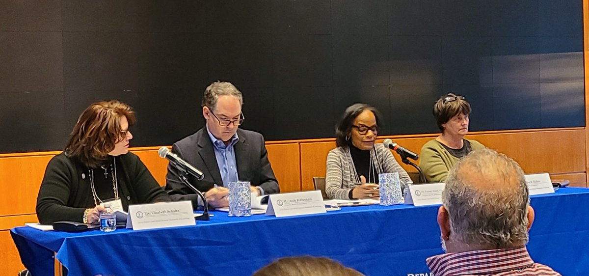 v_theclash's tweet photo. So many are here at the #VirginiaSOL public input session at Mt. Vernon Library. The room is packed to overflow with at least 92 speakers, so many that our speeches had to be reduced from 3 to 2 minutes. 1/2 https://t.co/4z8Nhjycwx