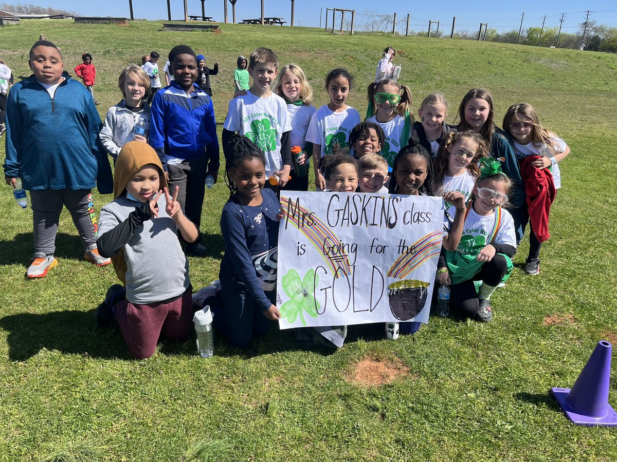 Mrs.Gaskins’ Class is going for the GOLD!!! 💚🌈🍀LES Color Run 2023