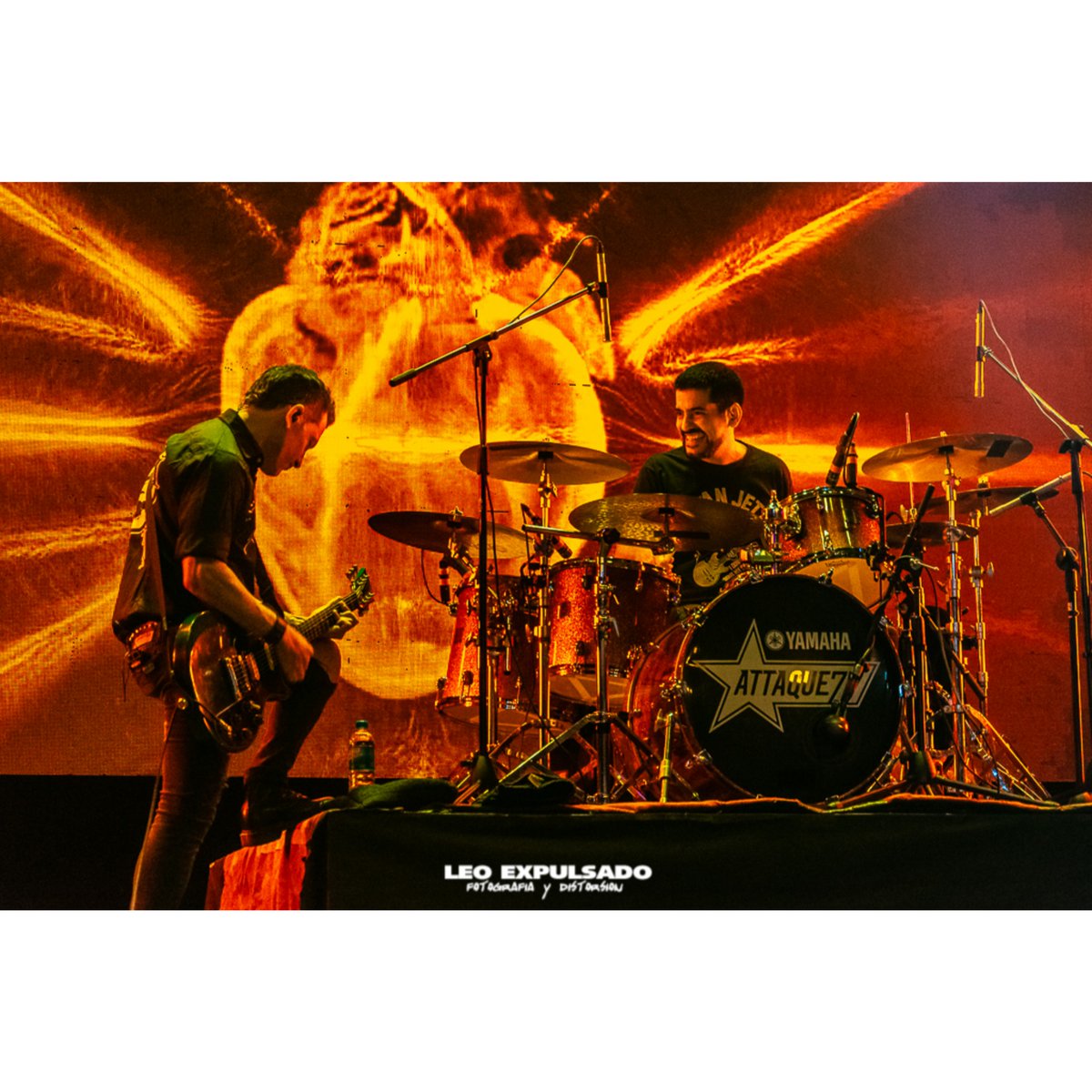 LeoExpulsado's tweet image. 🔥Hecho fuego! 🔥
En plena pandemia los @attaque77ok nos regalaban este show hermoso en el #TeatroBroadway 
Lo extrañamos la verdad 😩
@leodececco @LocarBT