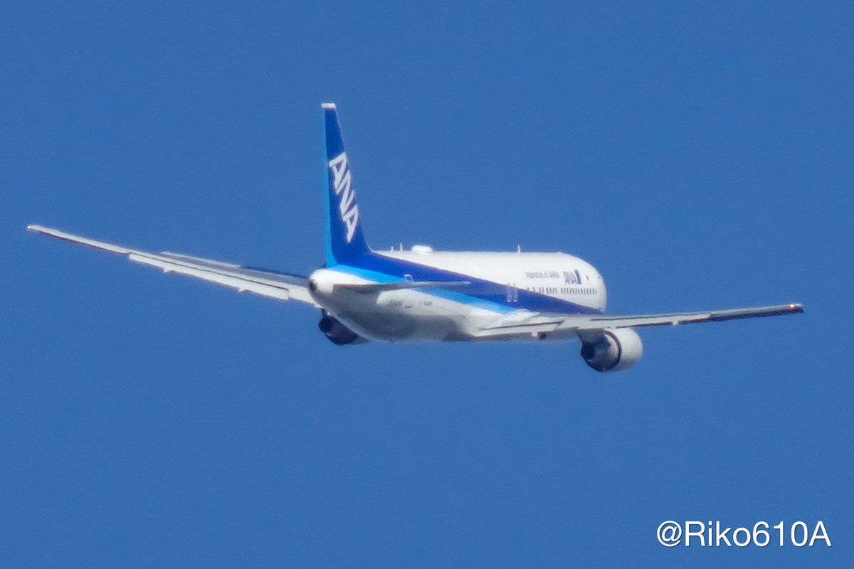 Blue751A's tweet photo. #JA604A
本日で離日から2年
退役フライト (NH9433)は羽田の2タミからFFさんと見送らせていただきました。 https://t.co/kAirlhT779