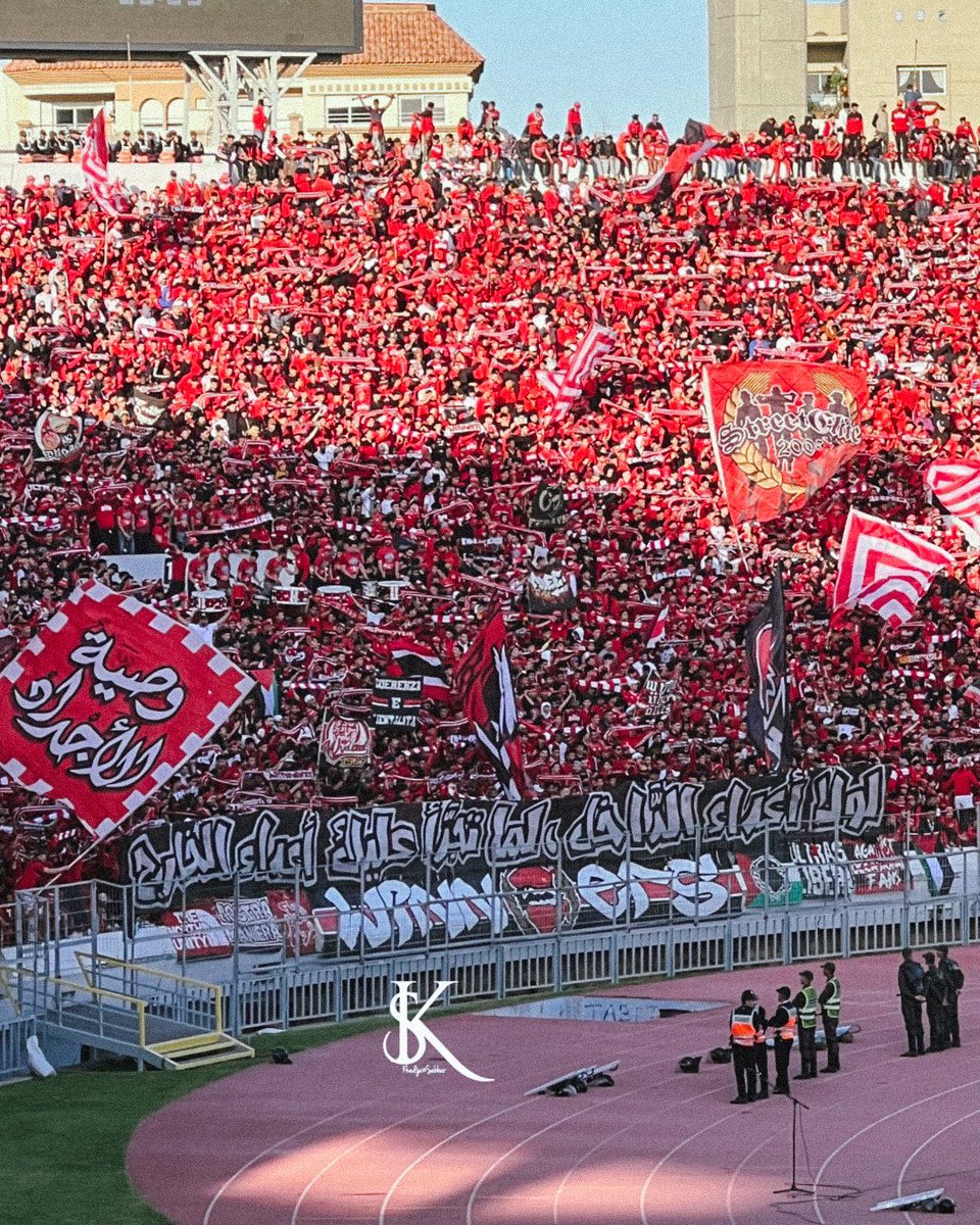 KhadijaSabbar's tweet photo. 🔴⚪️
.
.
📸🖋️ @KhadijaSabbar 
.
.
#wydad #winners #wac #wydadatletiqueclub #wydadcasablanca #maroc #championsleague #football #goals #caf #var #stademohamed5 #winners2005 https://t.co/Uo2GiAmXdx