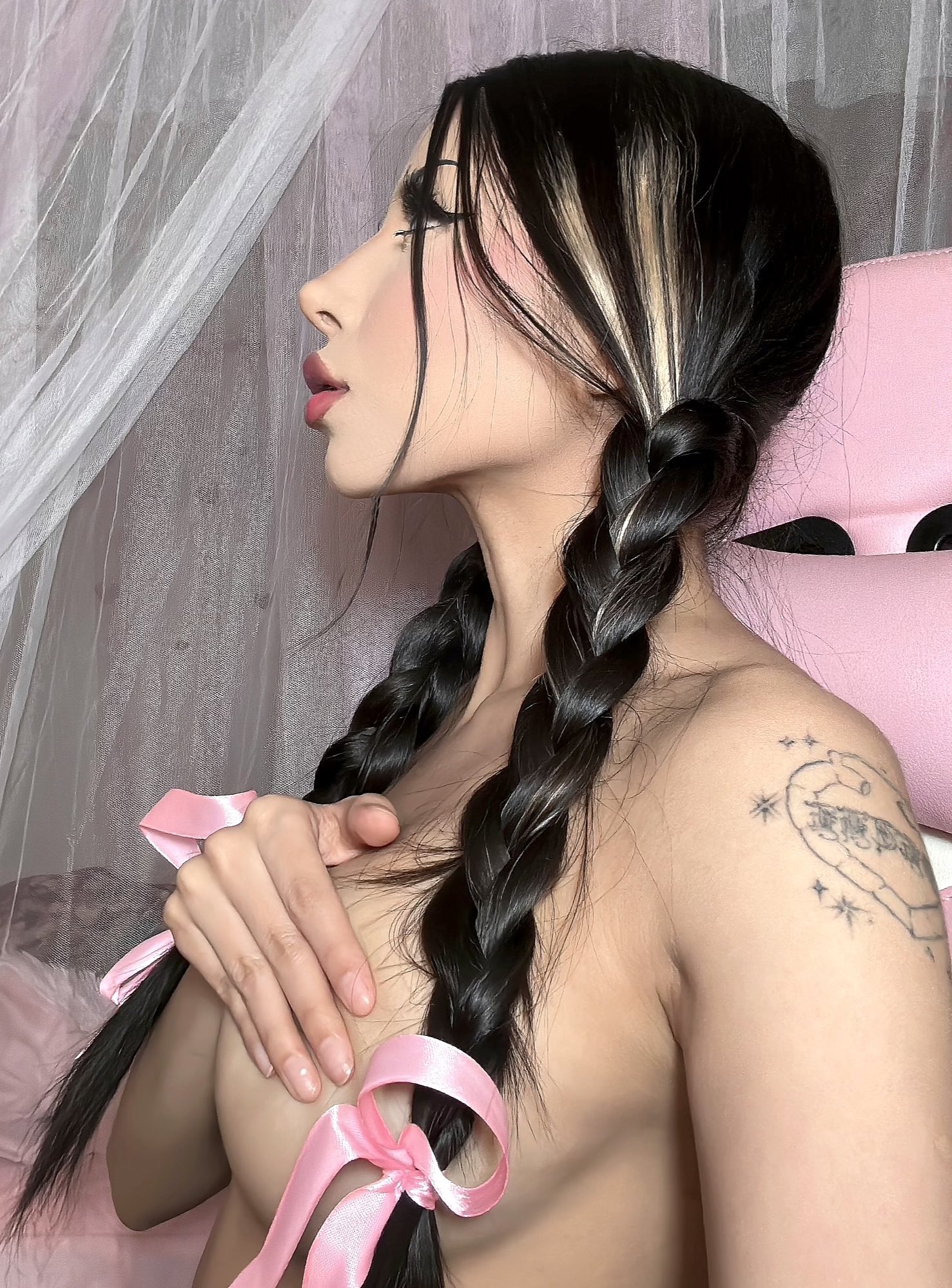 Is my new profile pic cute? <3 https://t.co/RYQel99EcL