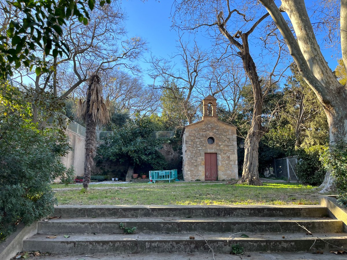 Bcnsingular's tweet image. La capella de #SantaMadrona, una ermita de mitjans del divuit amagada a #Montjuïc que ja fa massa anys que ni tan sols es pot visitar un 15 de març, dia que se celebra la festivitat de la patrona oblidada de Barcelona (av. Montanyans 48)