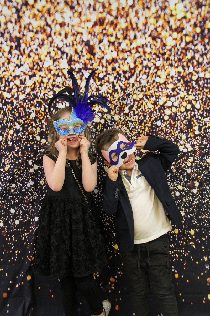 LakeOswegoInfo's tweet photo. 🔥🧊Celebrate the colliding elements at the Parks & Recreation family #dance, Fire & Ice. Join us Sat., March 18, 6-8:30pm for dinner, a DJ, dancing & a commemorative photograph. All children (ages 3-12) & guardians welcome. Tickets: https://t.co/rH32AW4hHl
#LakeOswego #LOparks https://t.co/r4LFNhOK5g