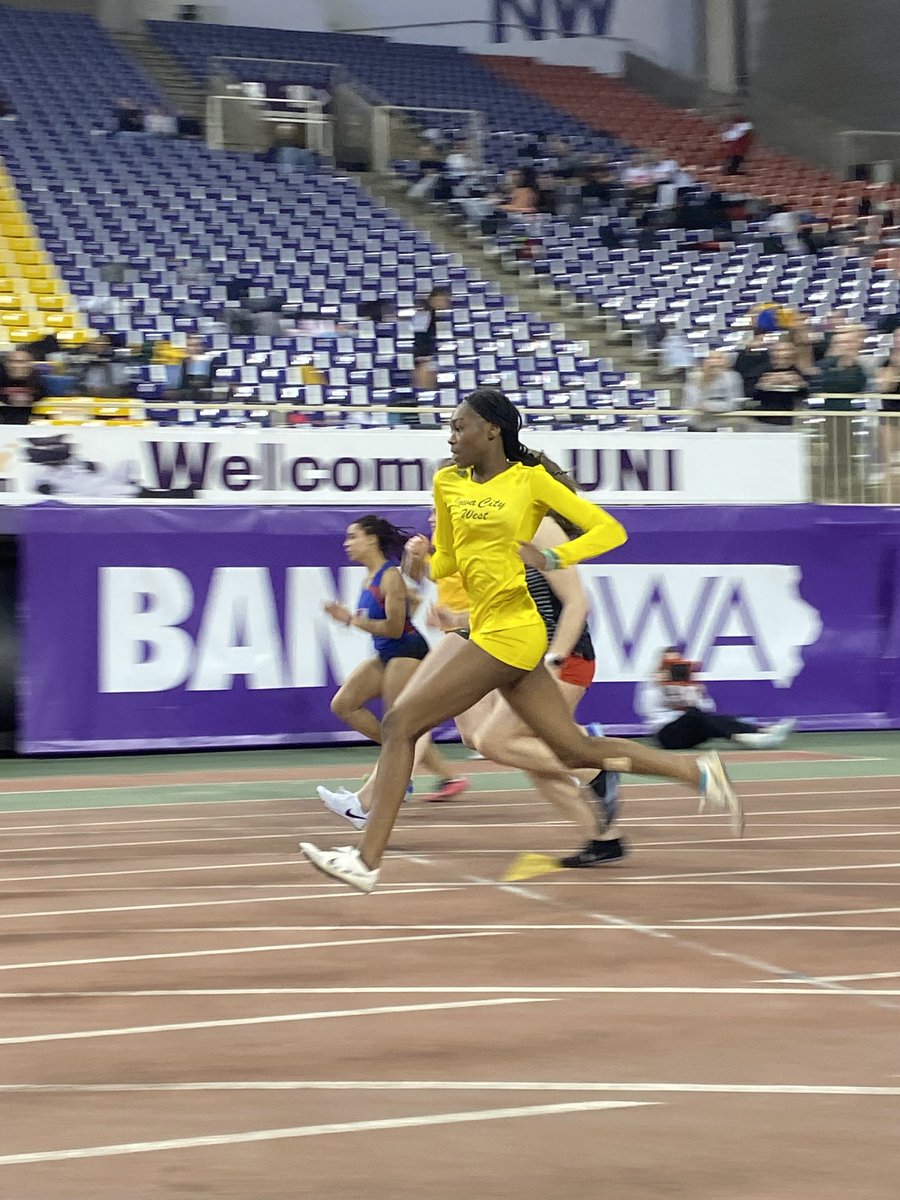 icwgirlstrackxc's tweet photo. 60 METER HURDLES!!! Mi'Liya Lawrence finished 5th overall with a 11.02! https://t.co/sUeqPqNdCy