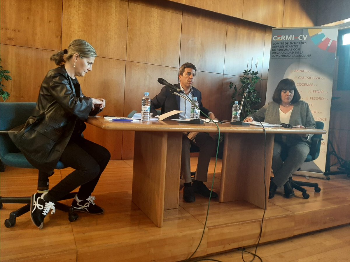 XFragil_CV's tweet photo. Asistimos a la reunión organizada por @CERMICV con @CarlosMazon40 ,candidato del @ppcv a la Presidencia  de la Generalitat y con @elenabastidasb ,Diputada de @cortsval para presentar propuestas para su programa electoral @FEDER_ONG @PlenaCV #EnfermedadesRaras #xfragilcv #xfragil https://t.co/COXOYYcDS3