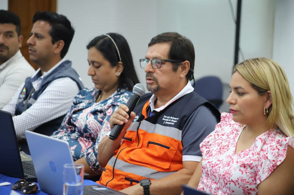 minturgalapagos's tweet photo. ¡Trabajamos de manera articulada para impulsar el turismo en las islas! El director Zonal Insular, @FelipeAlava, participó del Segundo Gabinete Provincial para informar las acciones implementadas por @minturgalapagos en el marco del Plan Galápagos 2030. https://t.co/JpO1j6LyaY