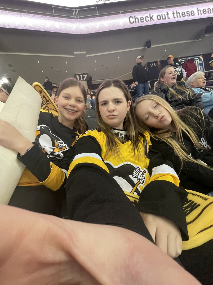 PENS GAME W/ SOME OF MY FAVS!  🖤💛 #Pens #Pitsburgh #danceforadillybar #1pensfans