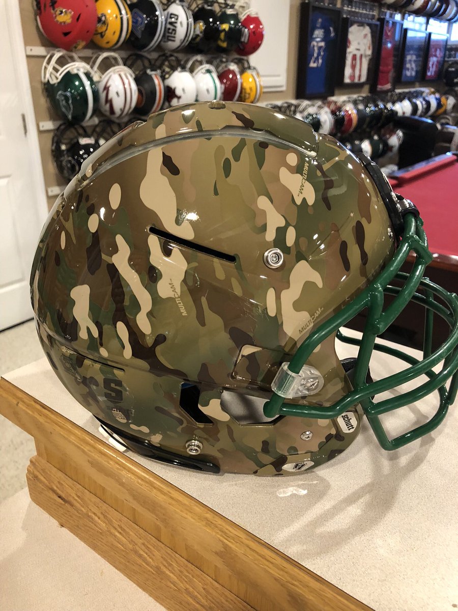 JerryQuickel's tweet photo. New Lid! Ave Maria Gyrenes! @naia out of the @SunConference in Ave Maria Florida! Thank you @GyreneFootball and @CoachTillman for this beauty! Certainly one of the most unique helmets out there! This is @NAIAFBALL helmet #58 and #490 overall! Very cool!
@CFBHome @FB_Helmet_Guy https://t.co/IWCpsFZLmx