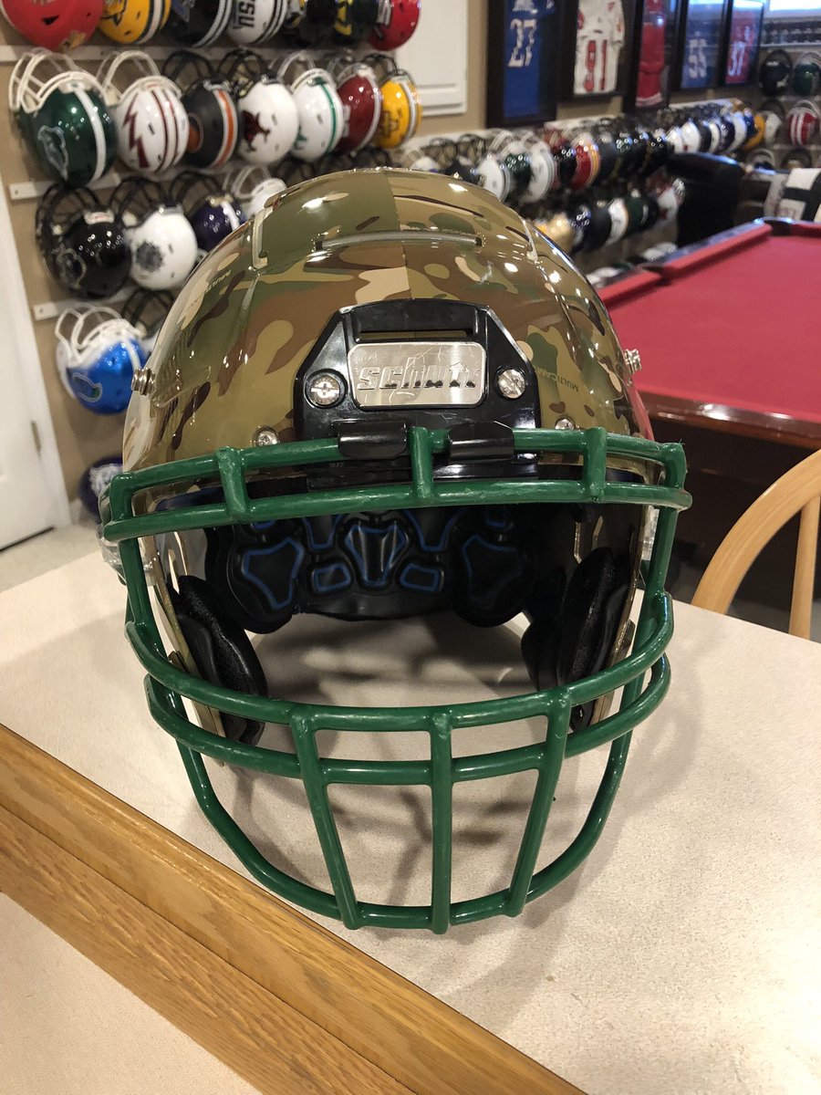 JerryQuickel's tweet photo. New Lid! Ave Maria Gyrenes! @naia out of the @SunConference in Ave Maria Florida! Thank you @GyreneFootball and @CoachTillman for this beauty! Certainly one of the most unique helmets out there! This is @NAIAFBALL helmet #58 and #490 overall! Very cool!
@CFBHome @FB_Helmet_Guy https://t.co/IWCpsFZLmx