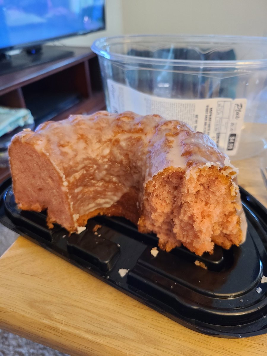 Happy Pie Day!  I don't have any pie 😕 I do have raspberry white chocolate bundt cake 🤷‍♀️😋🍰