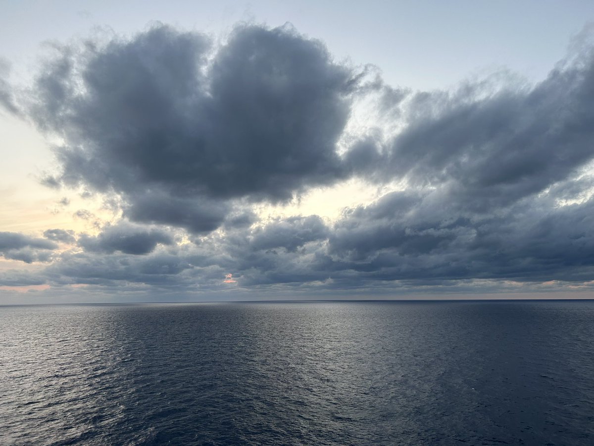 RineyDon's tweet photo. Steaming back towards the Florida Straits #radianceoftheseas @RoyalCaribbean https://t.co/bHFtysCWpQ