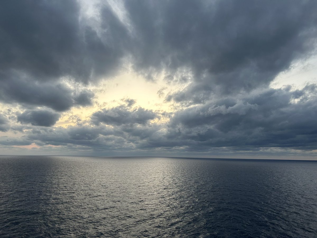RineyDon's tweet photo. Steaming back towards the Florida Straits #radianceoftheseas @RoyalCaribbean https://t.co/bHFtysCWpQ
